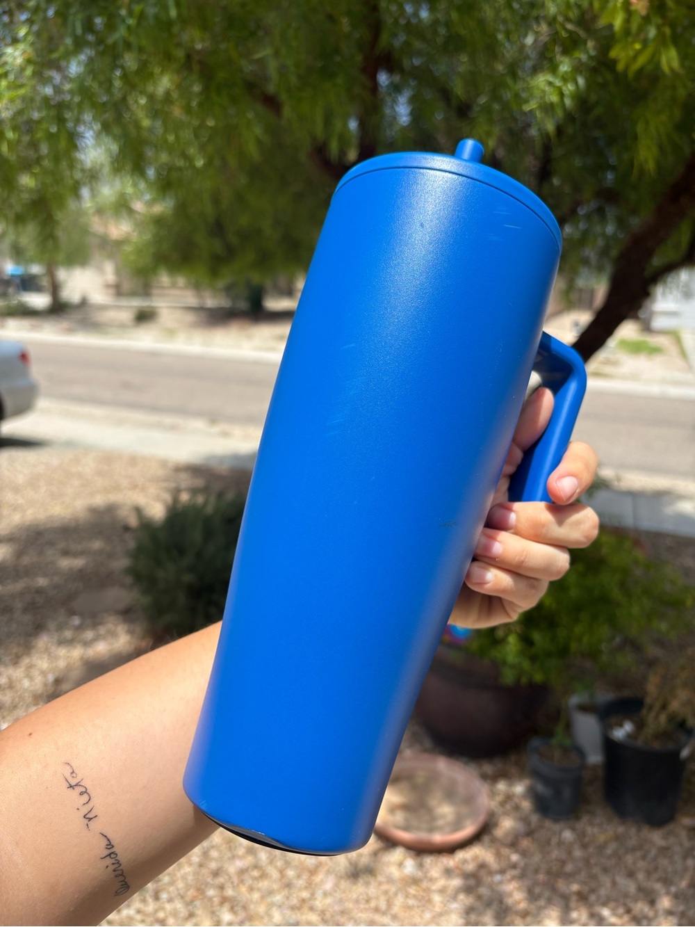 BrüMate Royal Blue Insulated Tumbler with Handle - Picture 3 of 10
